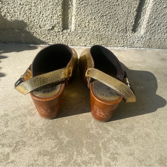 Juicy Couture Golden Clogs - Picture 4 of 12